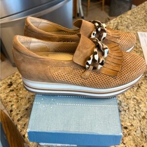 NEW SOFTWAVES Brown Suede Women's Loafers with Chain Detail Cognac